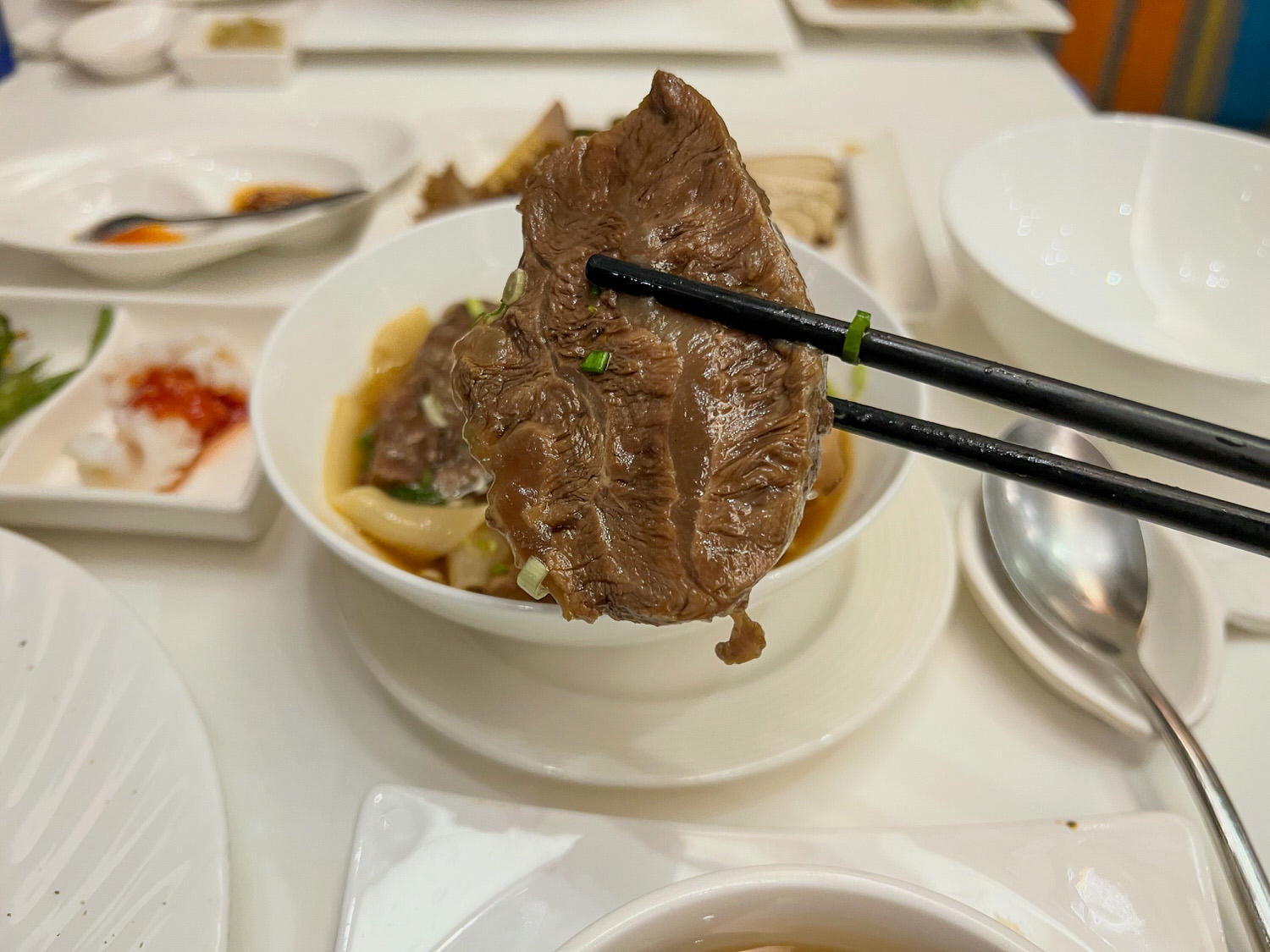 天下三絕|東區必比登推薦牛肉麵,平民美食的五星饗宴 - 第7張圖 天下三絕