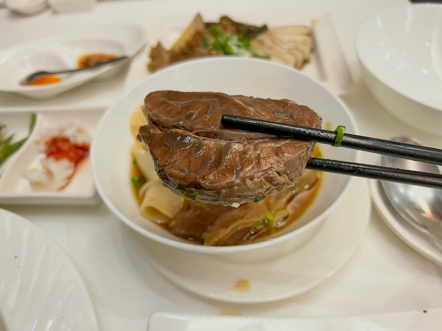 天下三絕|東區必比登推薦牛肉麵,平民美食的五星饗宴 - 第6張圖 天下三絕