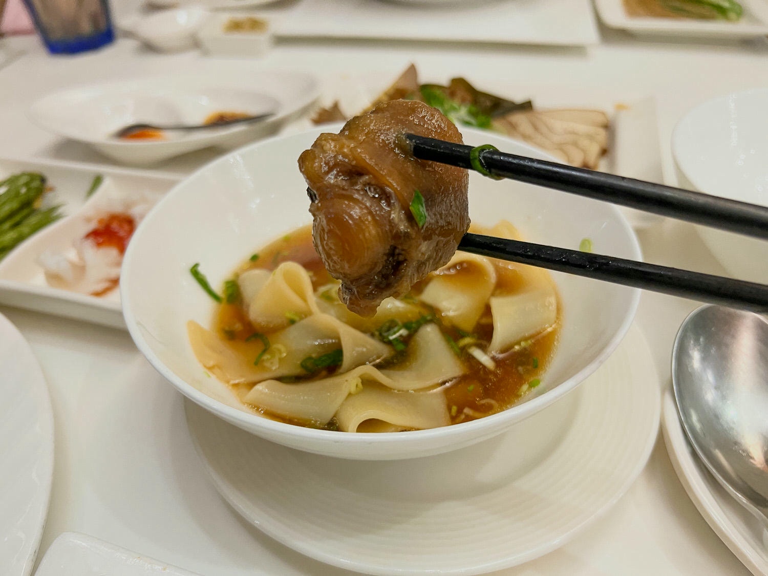 天下三絕|東區必比登推薦牛肉麵,平民美食的五星饗宴 - 第9張圖 天下三絕