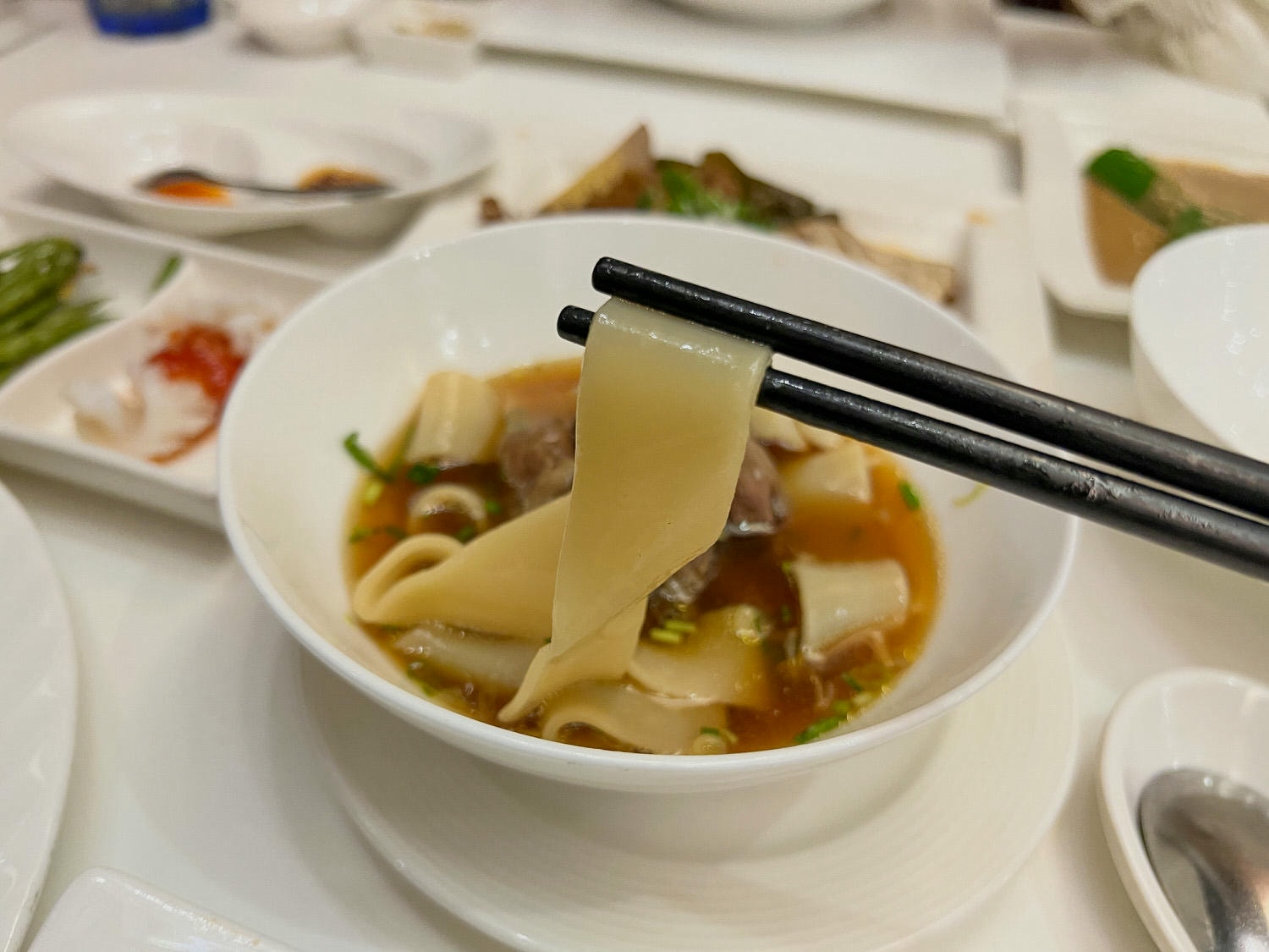 天下三絕|東區必比登推薦牛肉麵,平民美食的五星饗宴 - 第10張圖 天下三絕